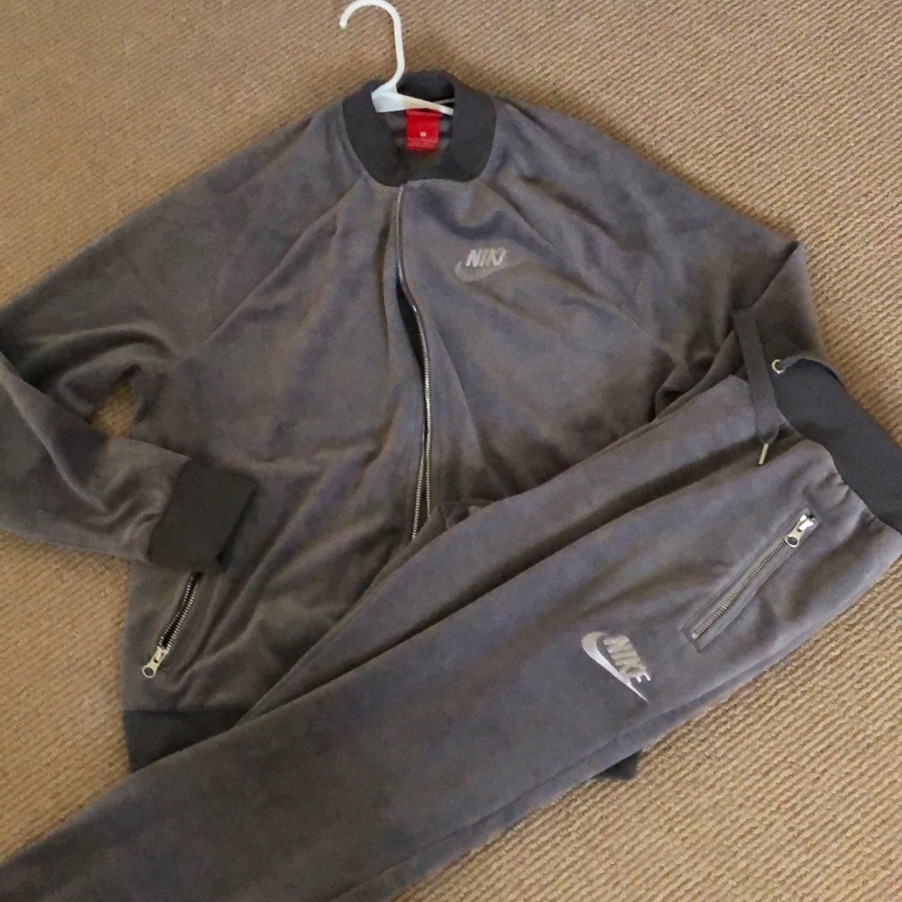 Nike joggers set
